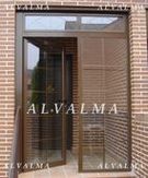 Puertas de aluminio practicable con rotura de puente térmico instalada en Valdemoro, Madrid
